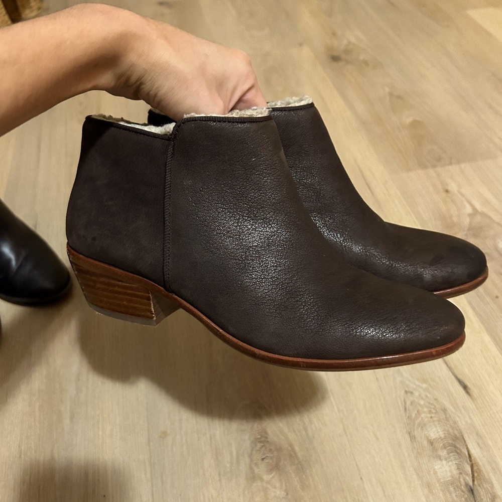Sam Edelman Suede Sherpa Lined Ankle Boot size 6